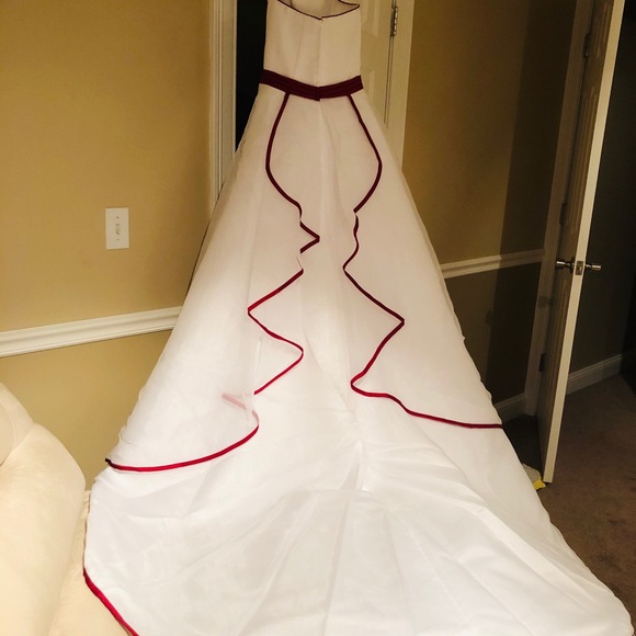 wedding dress, veil,petty coat tiara - Picture 5 of 15